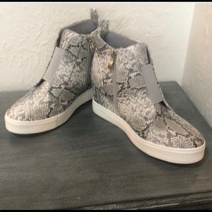 New fabulous faux snakeprint wedge tennie shoes.